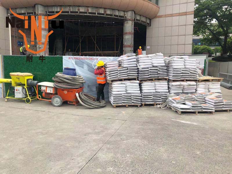 ����¶������ཬ�ϵ�ʩ�����������ϣ�